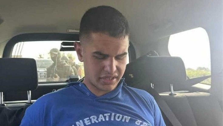 Torna la paura in Serbia: un 21enne fa strage sparando a caso dalla macchina. Aveva un arsenale in casa. Indossava una maglietta con simboli nazi