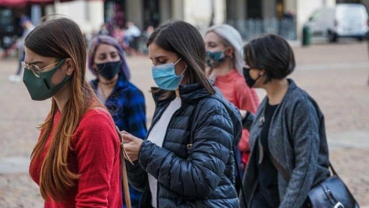 Mascherine: quando è più prudente tenerle. Anche all'aperto 