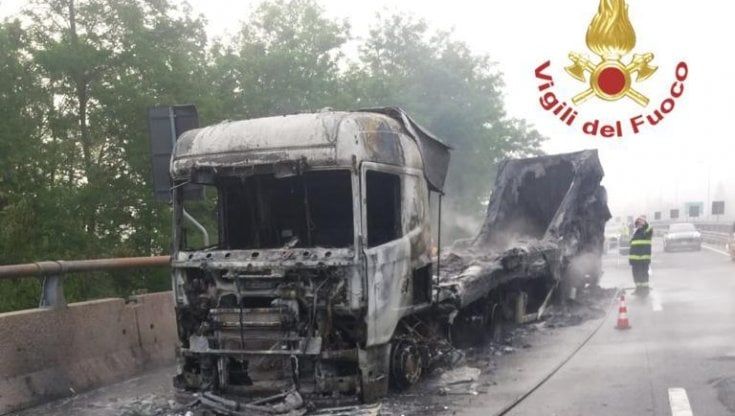 Tir in fiamme, in tilt   A6 Torino- Savona