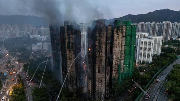 Incendio di Hong Kong, 7 persone e 2 società incriminate per omicidio colposo e corruzione