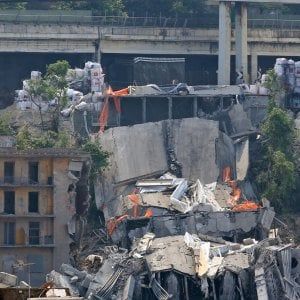 Il sindaco Bucci: "Via le macerie entro il 15 agosto"