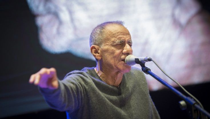 Roberto Vecchioni: "Canto Leopardi e la vita: è questo il mio Infinito"