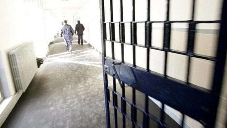 Pisa, chiusa in casa e picchiata dal marito mentre è incinta: arrestato un uomo di 37 anni