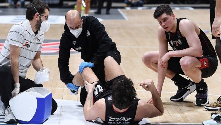 La Virtus batte Reggio, ma si fa male anche Teodosic