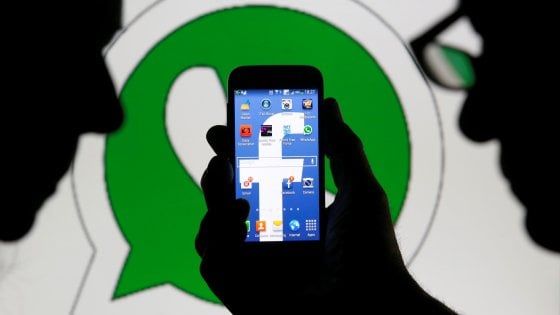Foggia, si spaccia per ragazzo-immagine di locali e la adesca su Facebook per farla prostituire: preso