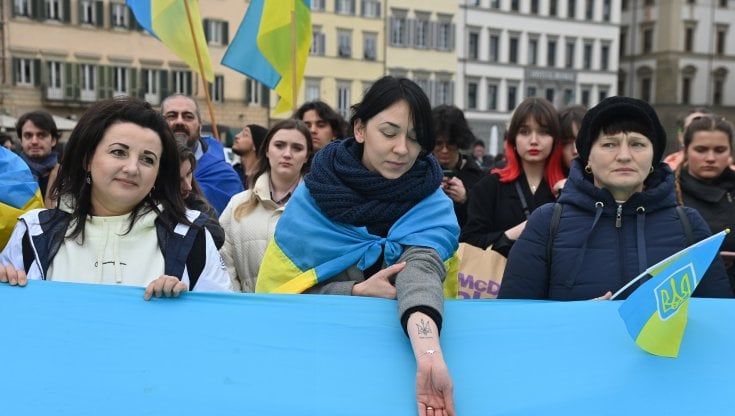 Firenze, i colori dell’Ucraina e i racconti dei rifugiati in piazza S. Maria Novella