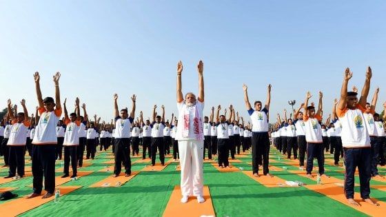 Yoga day,  il mondo si ferma per un asana 