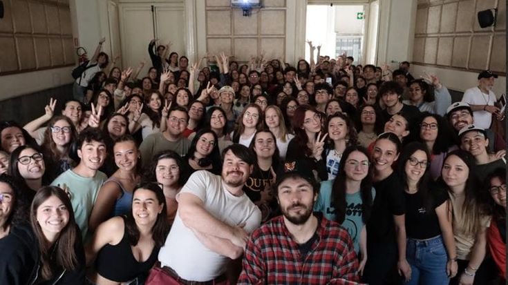 I Pinguini Tattici Nucleari con gli universitari della Federico II. “Napoli, un punto di arrivo”