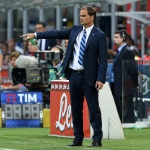 Inter, De Boer non ci casca: ''Scudetto? Troppo presto per parlarne''. Brozovic non convocato