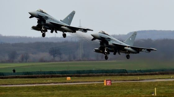 Germania, due Eurofighter si scontrano in volo. Un pilota è rimasto ucciso
