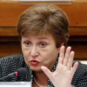 Povertà, perdita di ricchezza e soldi pompati da banche centrali e governi: i grandi numeri del Fmi sulla crisi che stiamo vivendo