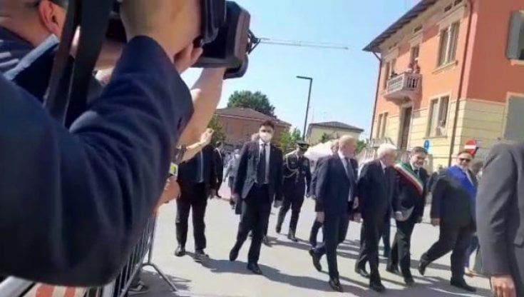 Terremoto in Emilia, 10 anni dopo. Mattarella a Medolla accolto dai bambini: "La chiave della ripartenza fu la solidarietà"