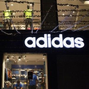 Adidas pronta a separarsi da Reebok: interessa ai fondi asiatici