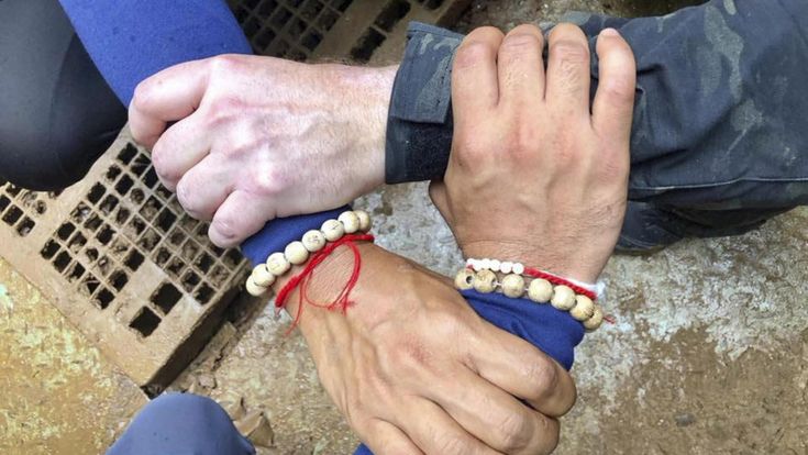 La forza del super team che porta a casa i ragazzi nella grotta
