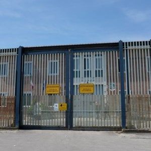 Avellino: detenuto tenta il suicidio in carcere, gli agenti lo salvano