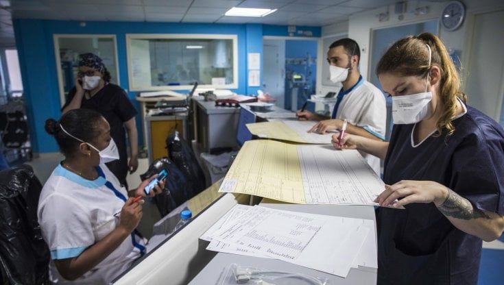 Coronavirus, la Francia torna a sperare: "Primi segnali delle misure prese"