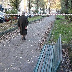 Milano, clochard trovato morto su una panchina: a ucciderlo il primo freddo