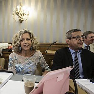 Unioni civili, mediazione Pd: diventano 'formazione sociale'. Ma Area popolare contraria