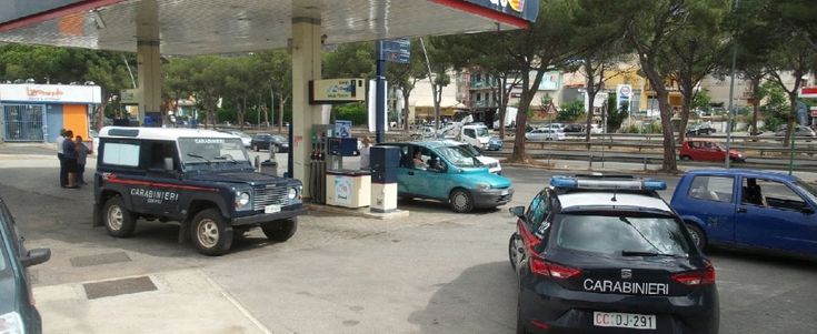 Palermo: rapina con sparatoria a distributore di carburante, ferito il benzinaio