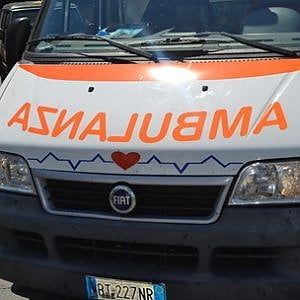 Catania, scontro frontale tra uno scooter e un'auto. Morta una donna