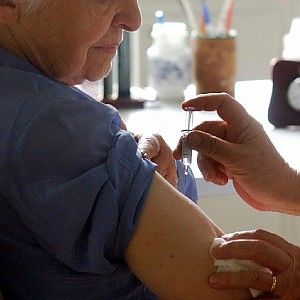 Allarme vaccinazioni: "Centinaia di pazienti telefonano per rinunciare"