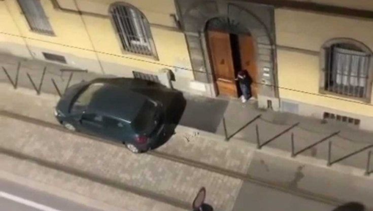 Firenze, chi fa sosta selvaggia rischia la denuncia per interruzione di pubblico servizio