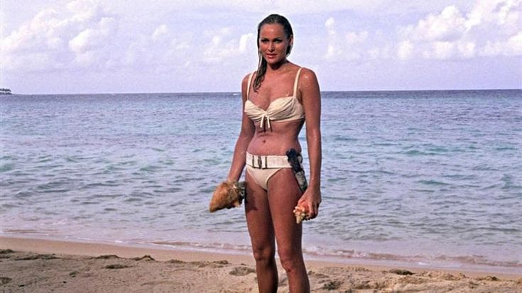 Ursula Andress, i 90 anni dell’eterna Bond girl. “Connery? Adoravo sua moglie”