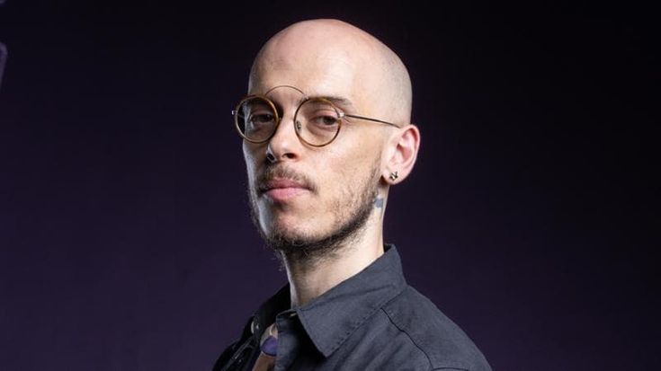 Jonathan Bazzi: “A Milano chi fa lavori culturali sta come un criceto nella ruota”