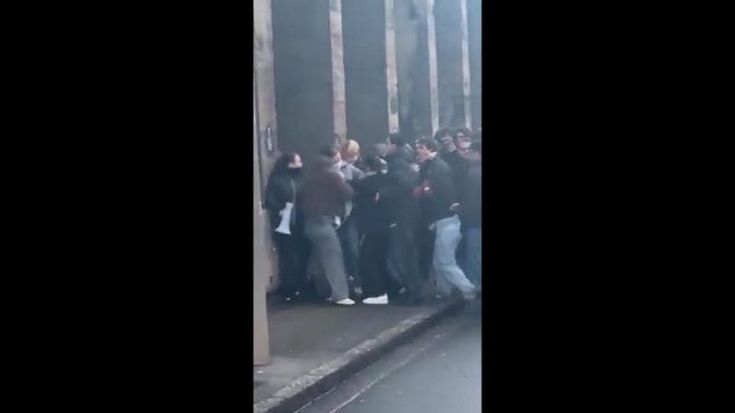 Francia, morto lo studente nazionalista aggredito a Lione. Macron invita alla calma