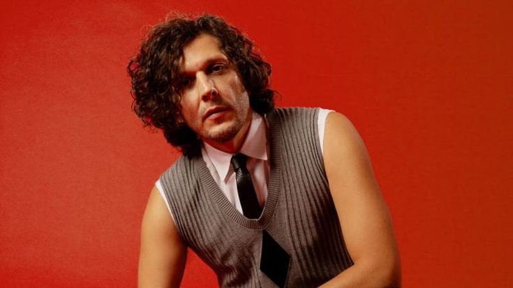 Ermal Meta: “La musica non fa male, anche le canzoni educano ai sentimenti”