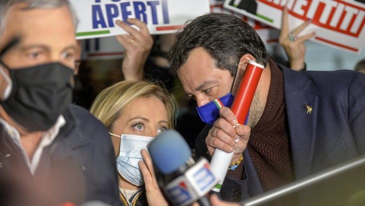 Milano, la ricandidatura di Sala spiazza il centrodestra. Che ora rincorre alla ricerca di un nome