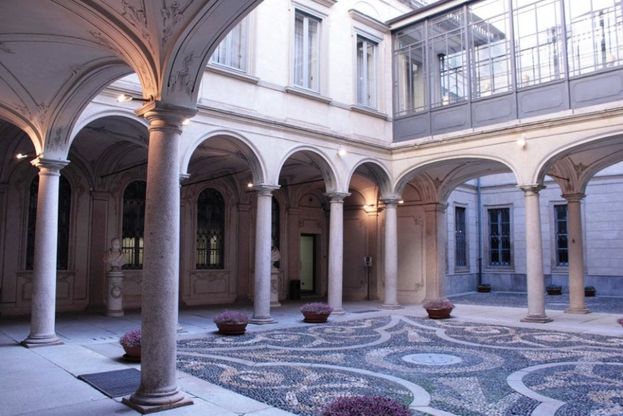 Milano, i cortili segreti delle dimore storiche aprono al pubblico