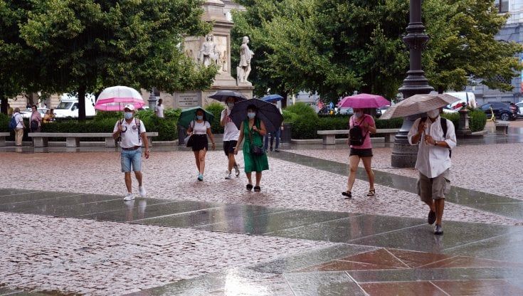 Previsioni meteo, weekend di maltempo, allerta al sud per possibili allagamenti