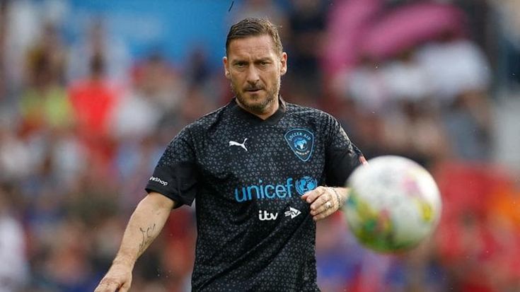 Amadeus vuole Totti a Sanremo: l’invito è partito