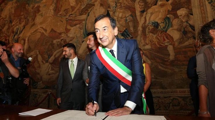 Il sindaco Sala: “Torna la trascrizione dei figli nati all’estero con due papà, ma solo con l’indicazione del genitore biologico”