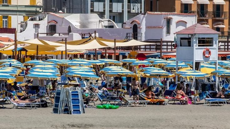 Bando del Comune sulle spiagge di Ostia, raffica di ricorsi dei balneari: “Va sospeso”