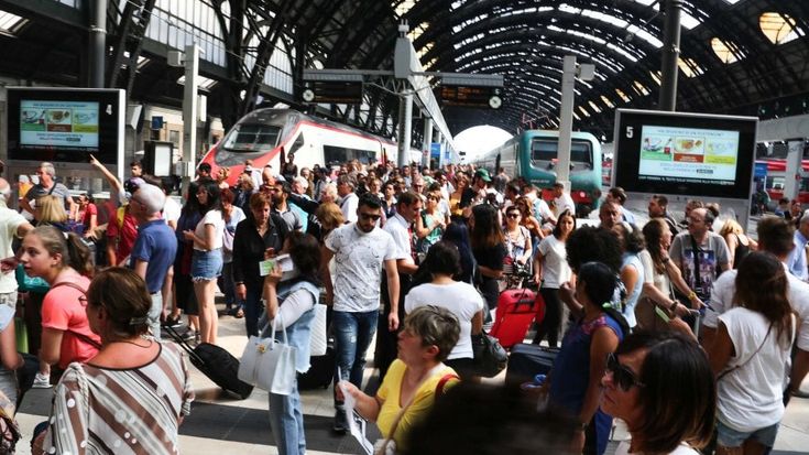 Estate, bye-bye Milano:  è ora di partire, cartoline dalla stazione Centrale