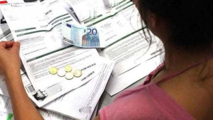 Confcommercio: "Il 44% delle spese va in bollette, affitti e assicurazioni"