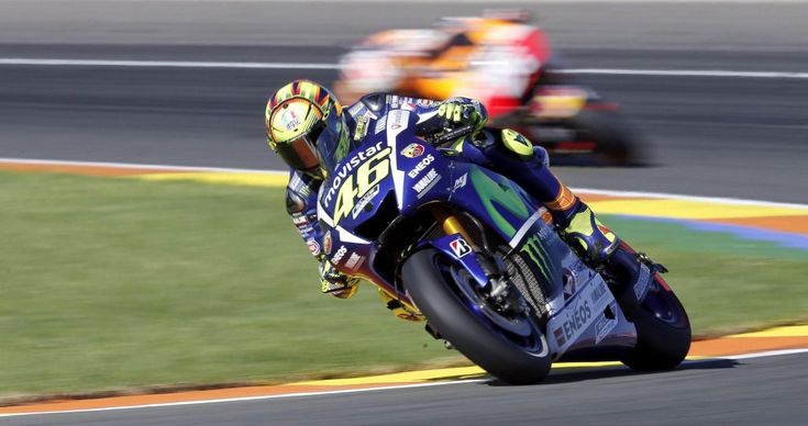 Valentino Rossi show nelle libere a Valencia