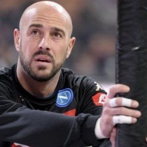 Napoli, la priorità è la conferma di Reina 