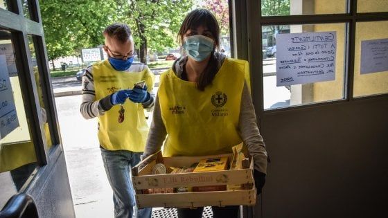 Coronavirus, a Milano il Comune proroga i termini per la richiesta dei buoni spesa