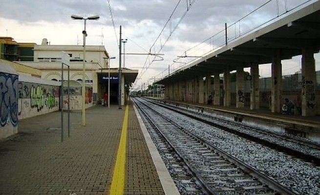 Uomo travolto da un treno a Mola,<br />tratta Bari-Lecce bloccata per ore