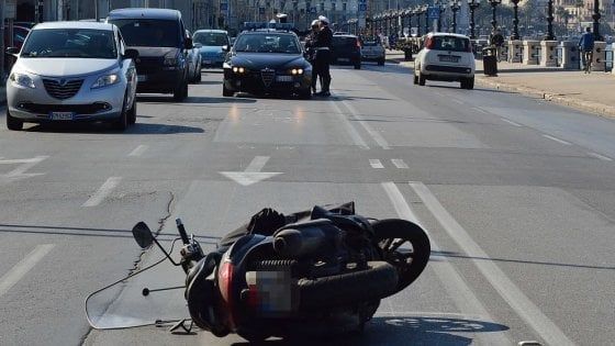 Bari, semafori rossi sul lungomare per fermare le auto che corrono: ok ai rilevatori di velocità