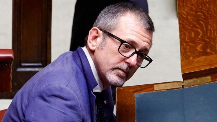 Chat con Caroccia, Delmastro invia le carte alla procura. Braccio di ferro sulla lettura alla Camera