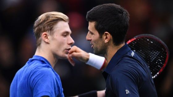 Tennis, Parigi-Bercy: la quinta volta di Djokovic, Shapovalov battuto in finale