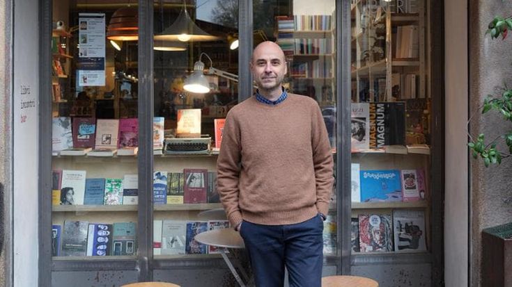 Davide Mosca: “La libreria Verso, teatro di parole e bicchieri nel Ticinese che cambia”