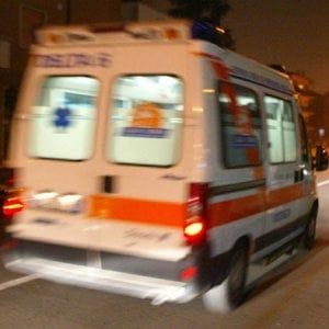 Gela, 17enne accoltellata da una coetanea per gelosia