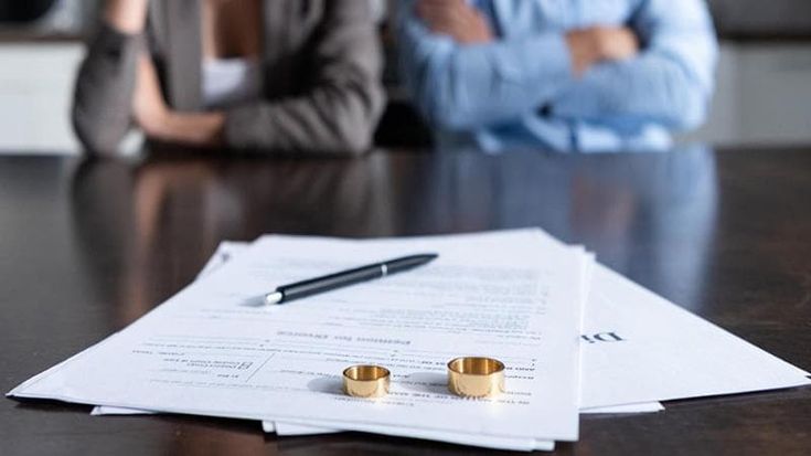 Un anno in tribunale per la prima udienza di divorzio: la vita sottratta a genitori e bimbi