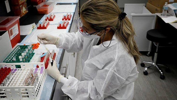 Covid, in Puglia 5.578 nuovi positivi con incidenza 18,1%. Le vittime sono 14 e il totale arriva a 8.045
