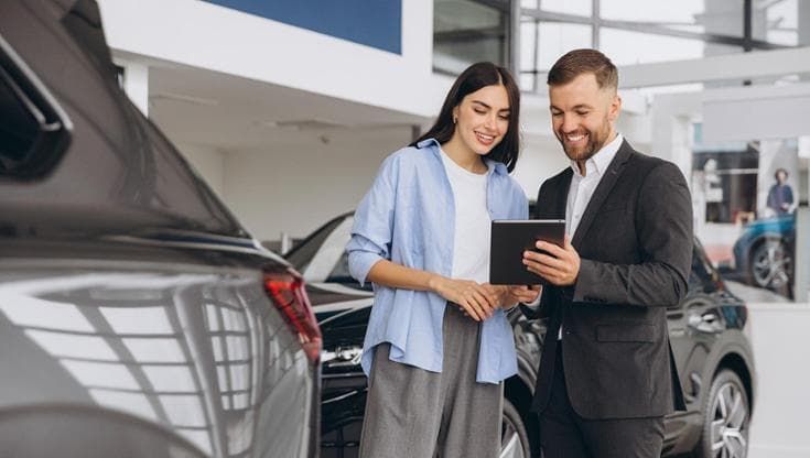 Acquisti auto, cresce il peso del digitale ma il concessionario resta decisivo